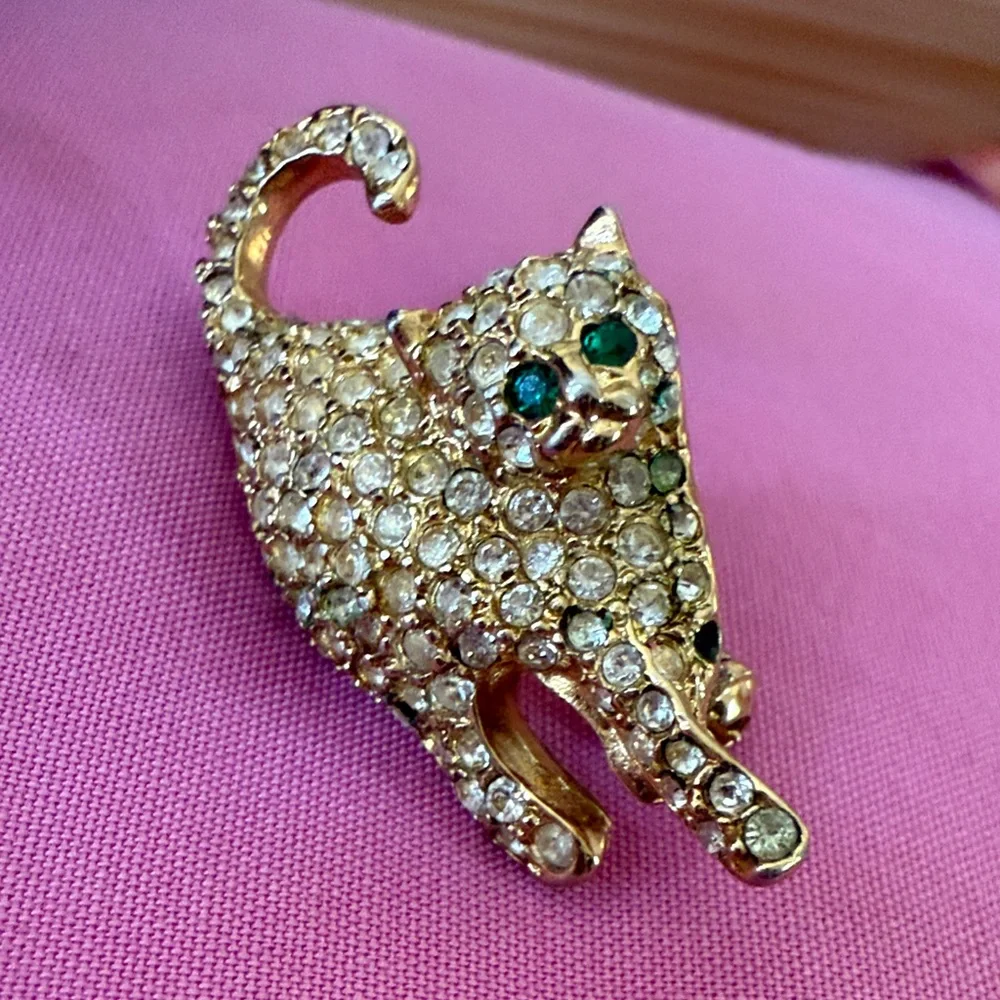 Vintage Cat‎ Brooch Paved White Rhinestone Cat Pin Green Rhinestone Eyes